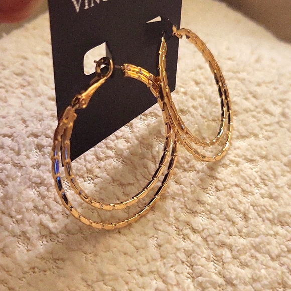 Vince Camuto earrings - Picture 2 of 2